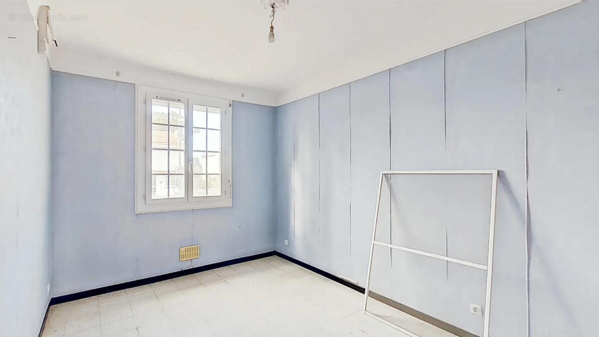 Maison à SAINT-LAURENT-DE-LA-SALANQUE