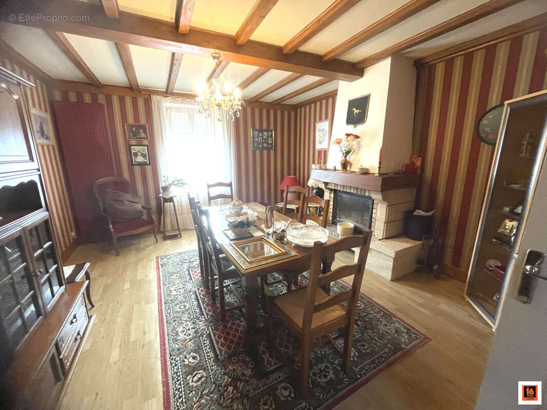 Maison à LA MONNERIE-LE-MONTEL