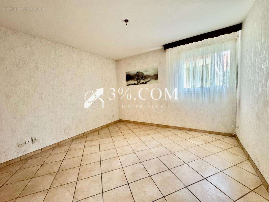 3%COM Beau F3  avec jardin de 134m2 + double garage - photo 16