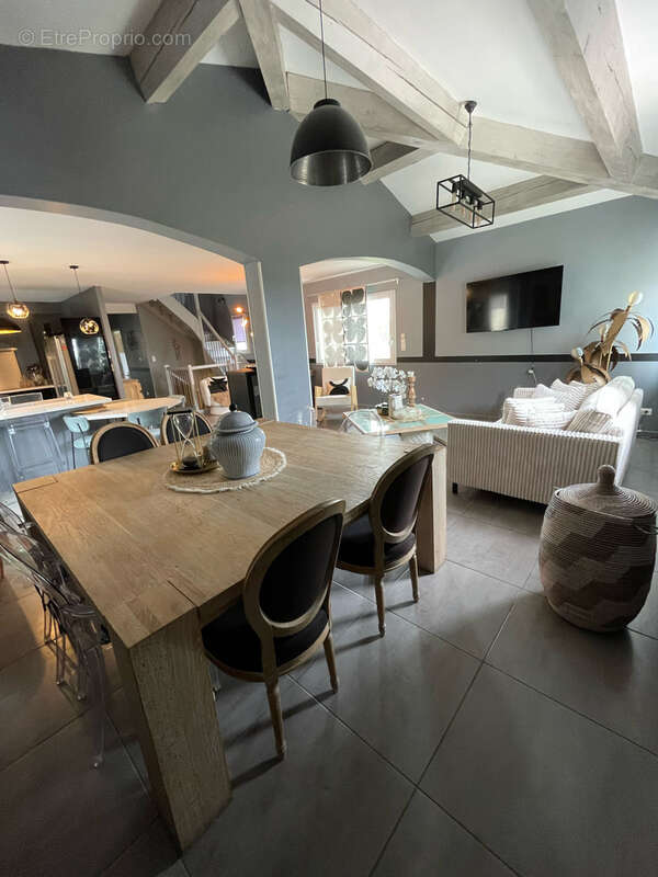 Maison à SAINT-HILAIRE-DE-BRETHMAS