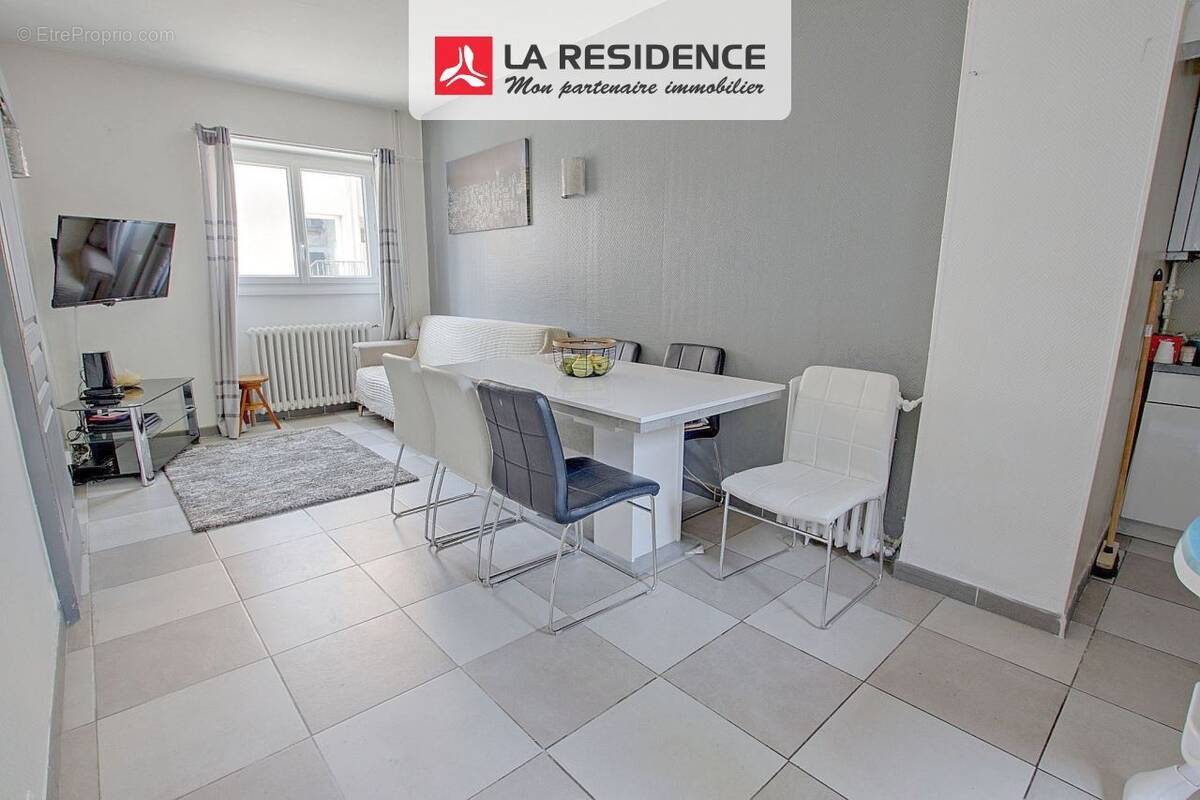 Appartement à LE MESNIL-SAINT-DENIS