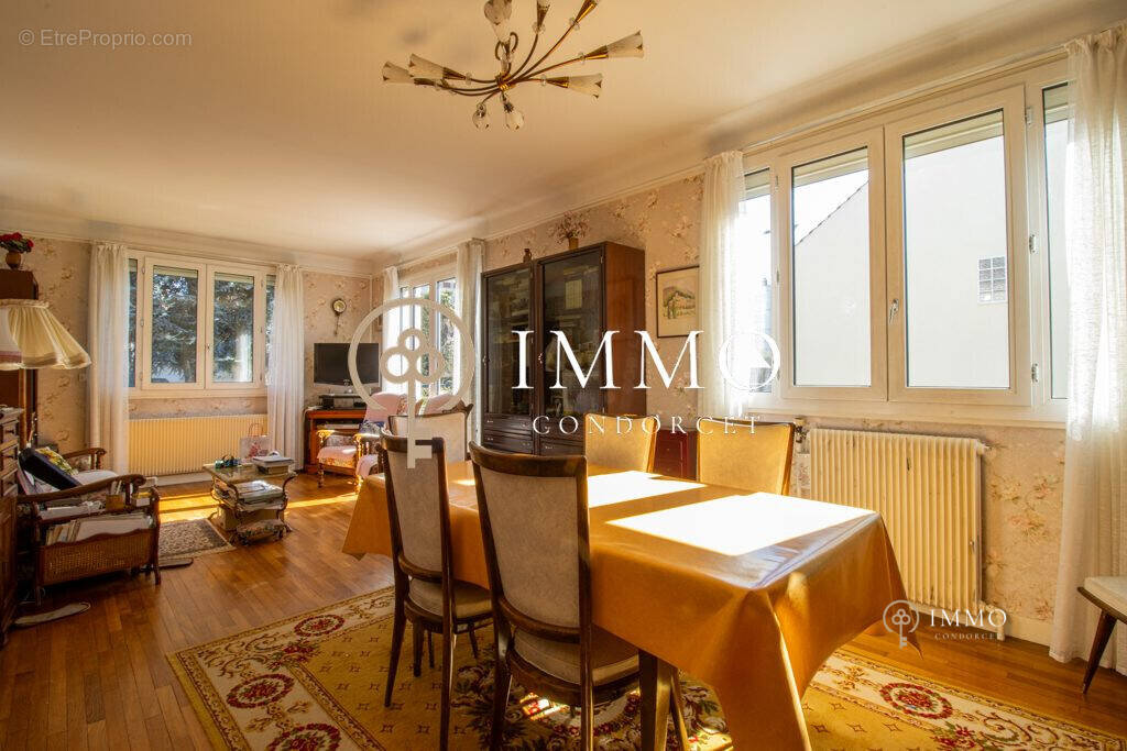 Maison à L'HAY-LES-ROSES