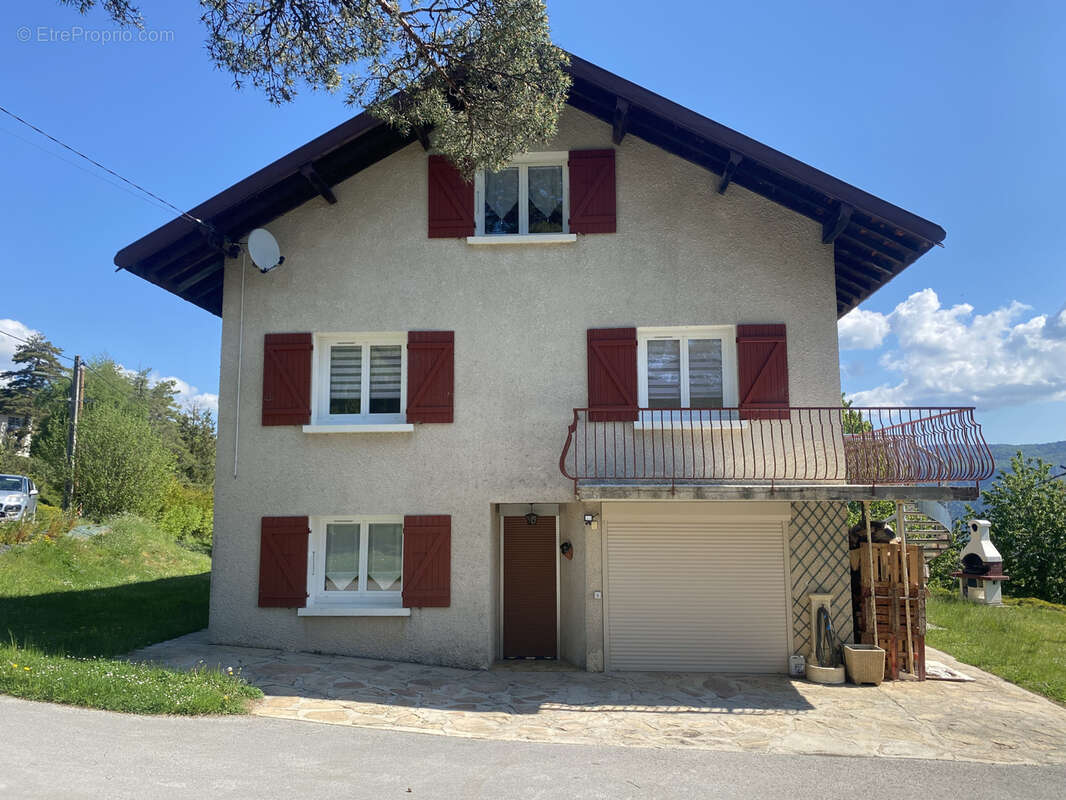 Maison à AVIGNON-LES-SAINT-CLAUDE