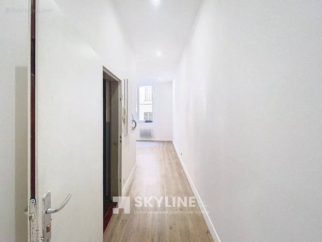 Appartement à MARSEILLE-1E