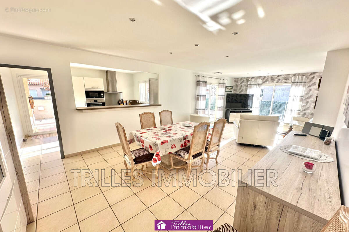 Maison à SAINT-LAURENT-DE-LA-SALANQUE