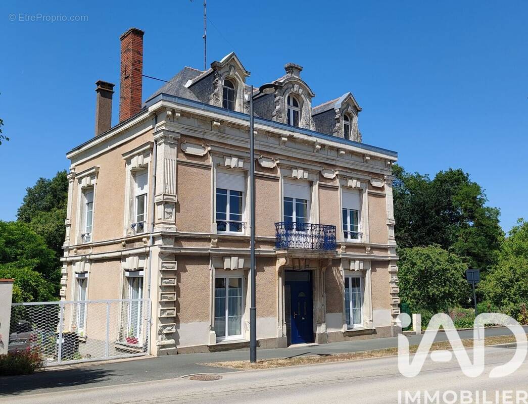 Maison 152 m² à Cernusson  - photo 1