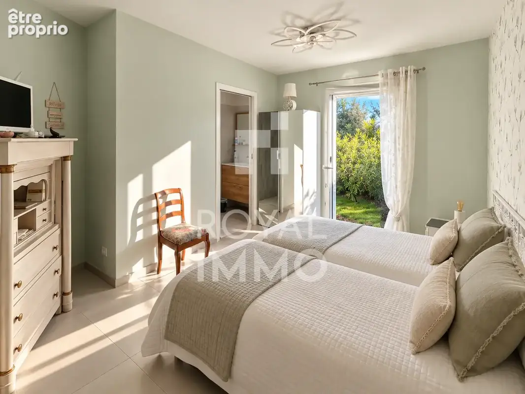 SIX-FOURS La Coudoulière - Maison neuve de plain pied avec piscine et vue mer - photo 4