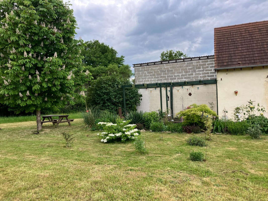 Maison à LURCY-LEVIS