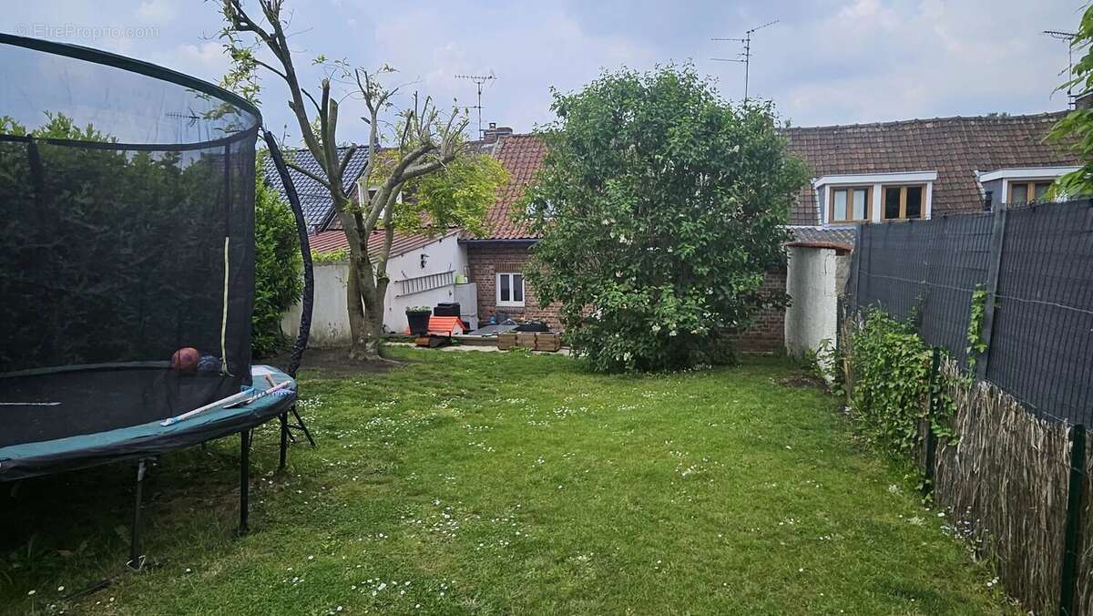 Maison à NEUVILLE-EN-FERRAIN