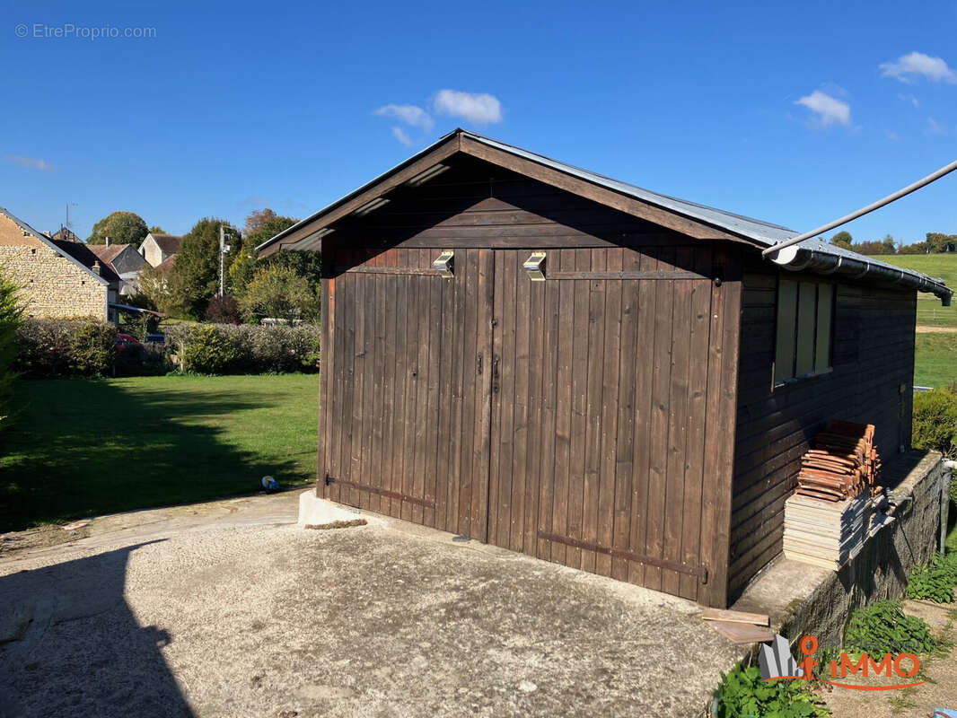 Maison à SOUGERES-EN-PUISAYE