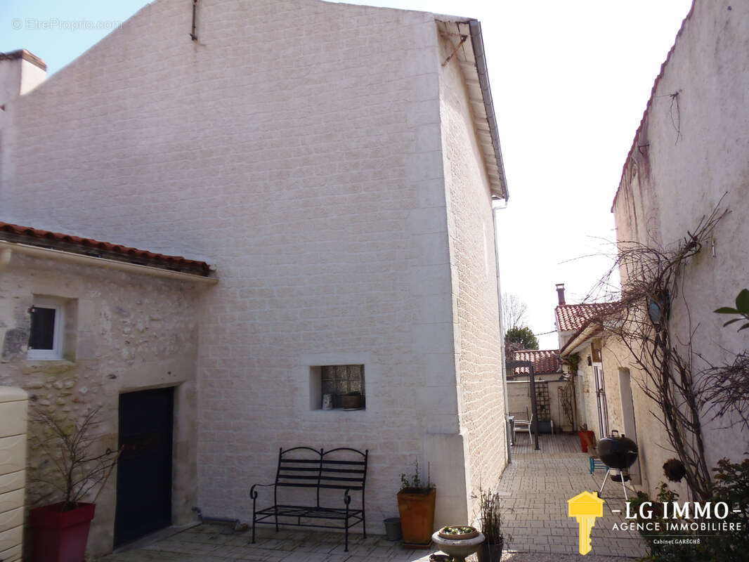 Maison à MORTAGNE-SUR-GIRONDE