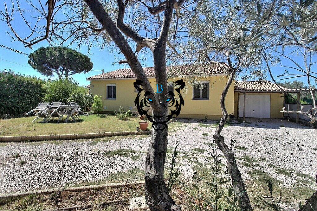 Maison à LE MUY