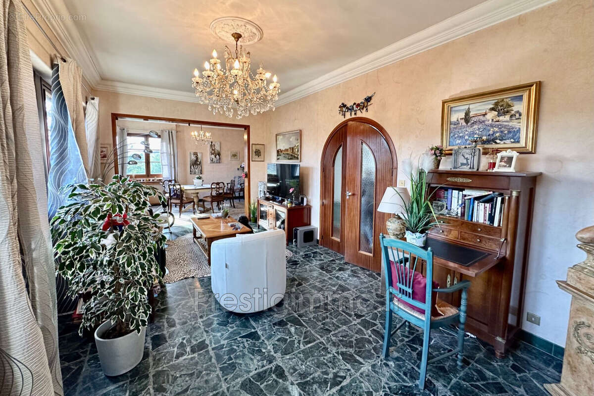 Maison à ROQUEFORT-LES-PINS