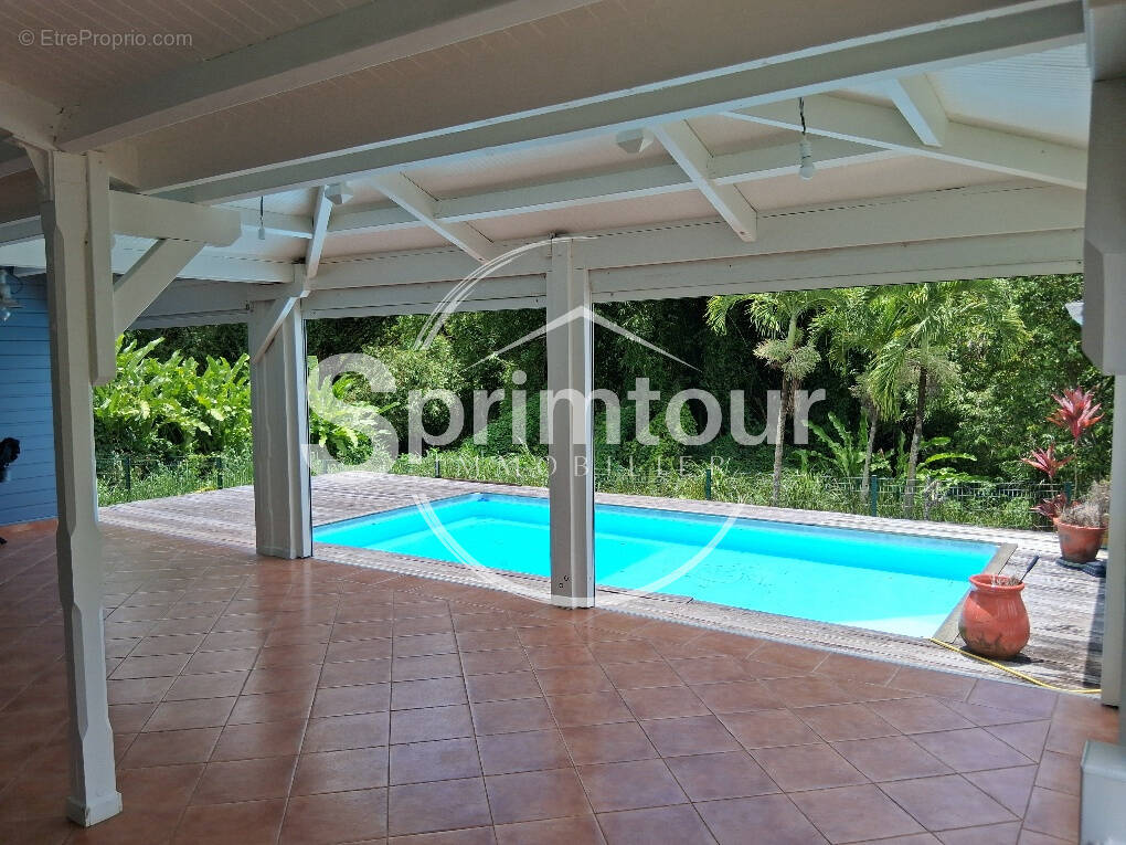 Maison à BAIE-MAHAULT