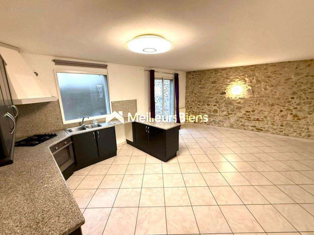 Maison de village T4 135m² + 132m² de garage à Rivesaltes - photo 2