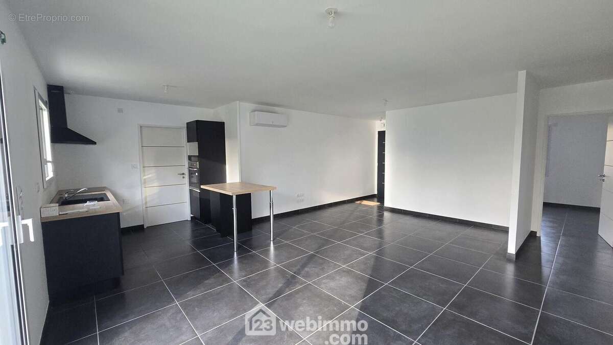 Séjour avec cuisine aménagée - Maison à TALMONT-SAINT-HILAIRE