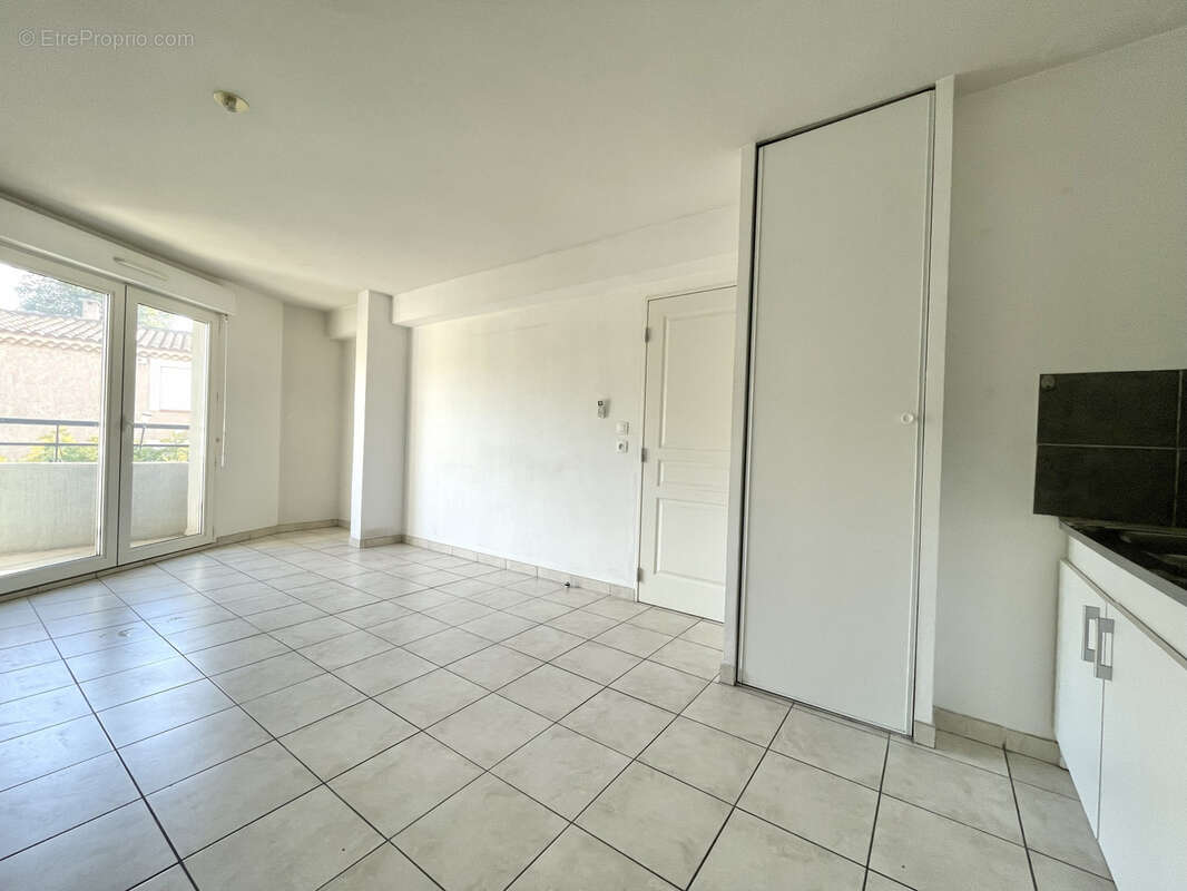 Appartement à MARSEILLE-4E