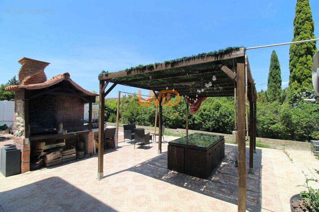 Villa avec piscine , garage et T2 indépendant - photo 4