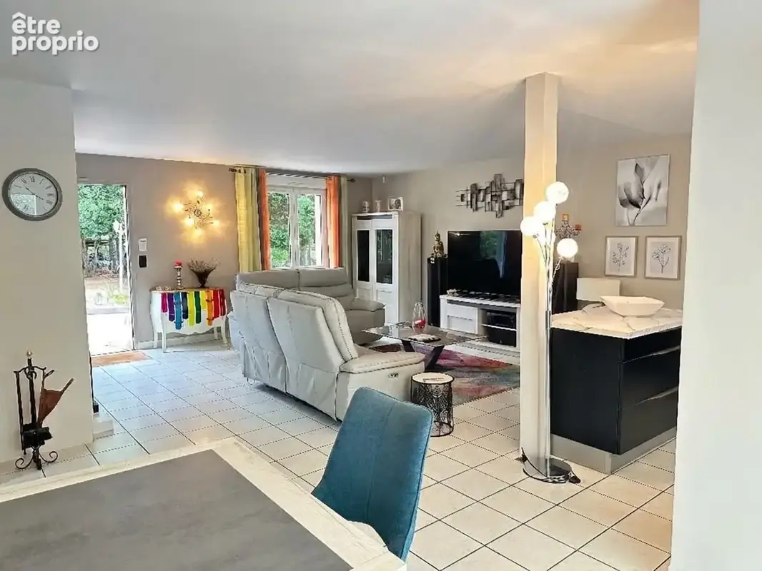 Magnifique maison familiale de 225 m², 6 chambres avec piscine et pinède à Guécélard – DPE B - photo 7