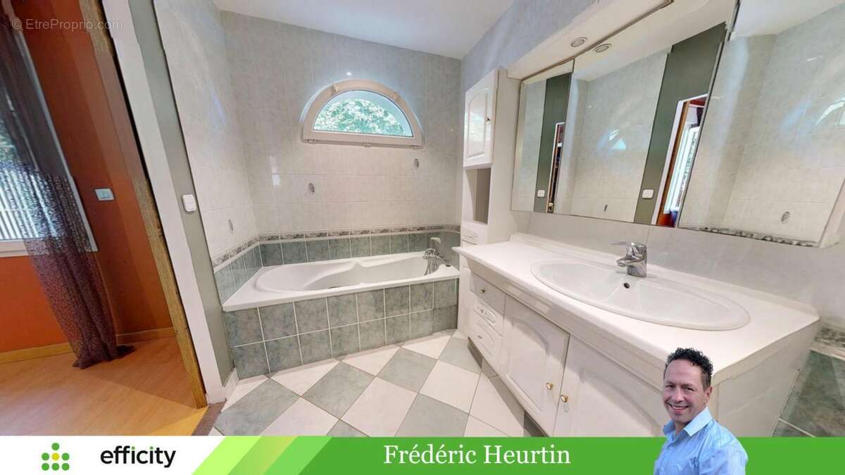 Maison 145 m² à Saint-Ouen-Des-Toits  - photo 10