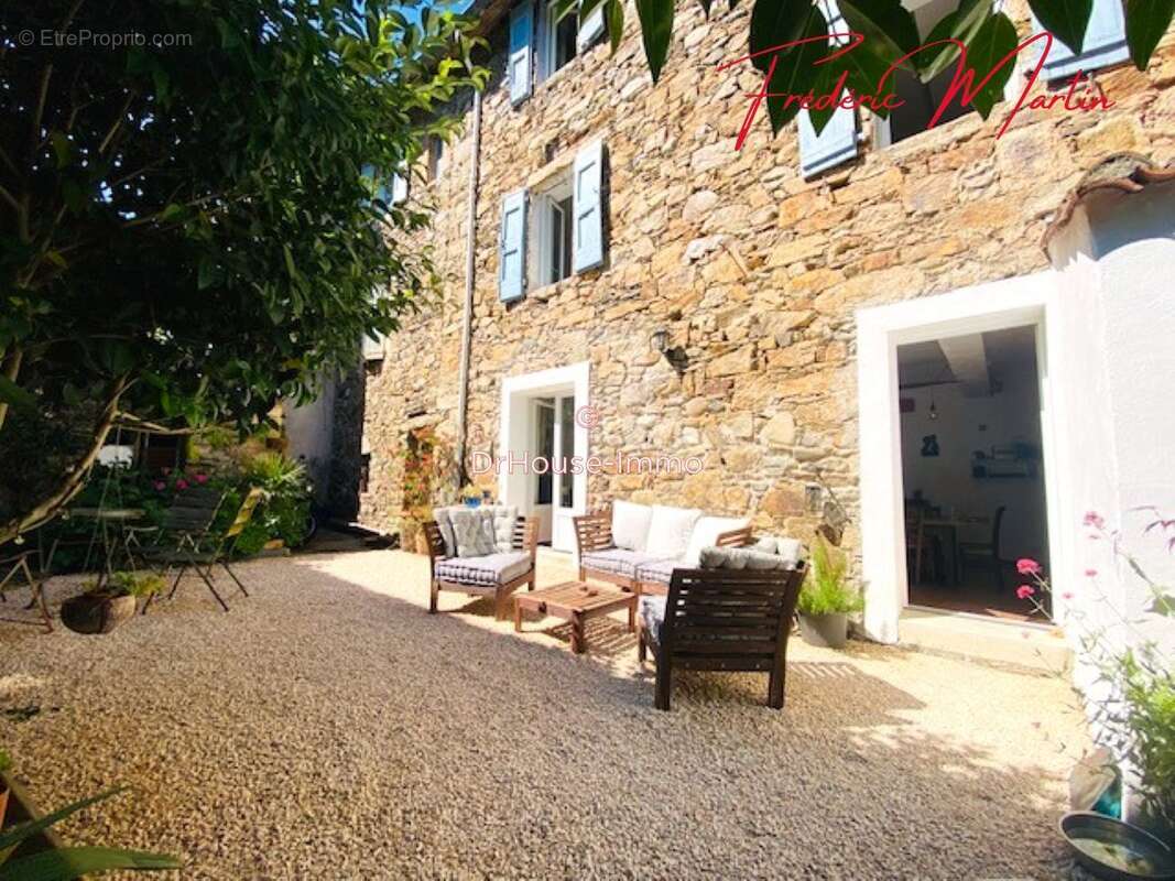 Maison à L&#039;ESTRECHURE