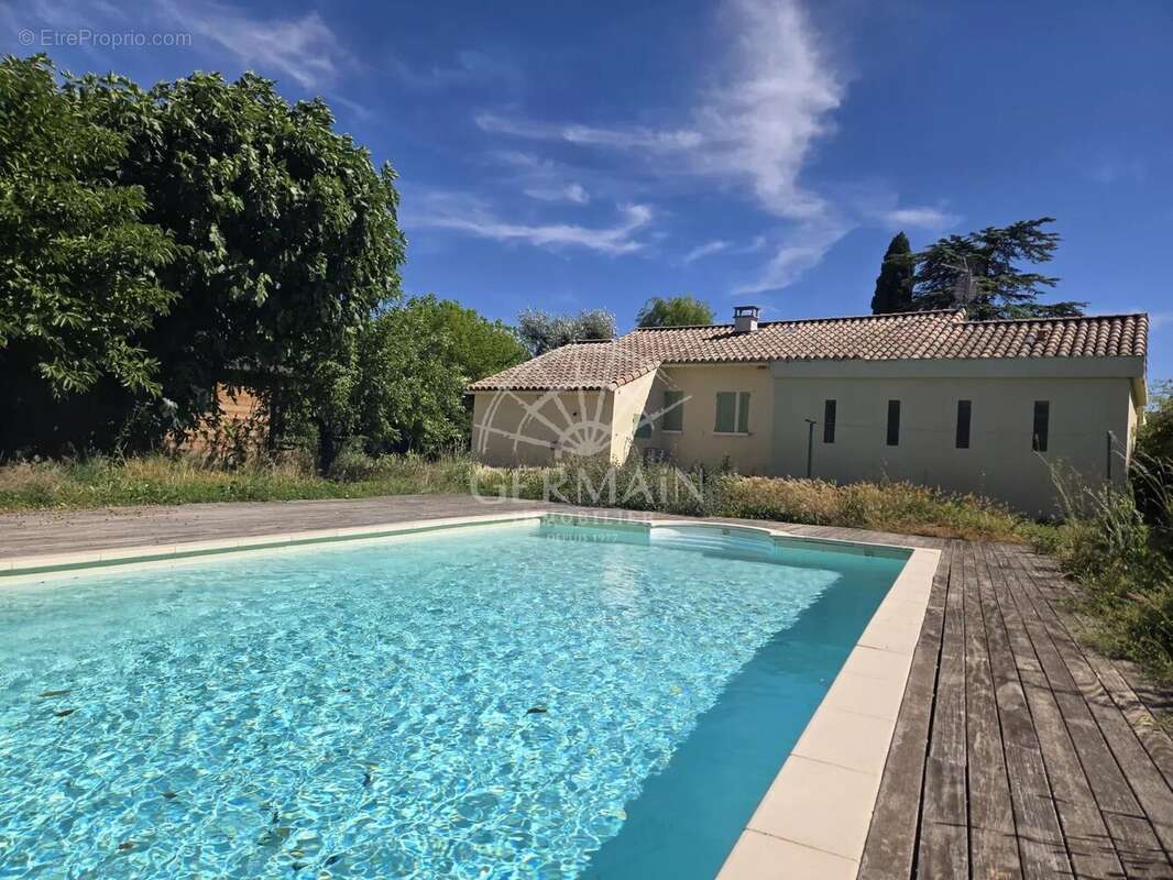 Maison de plain pied avec piscine et garage - L'Isle sur la Sorgue - photo 9