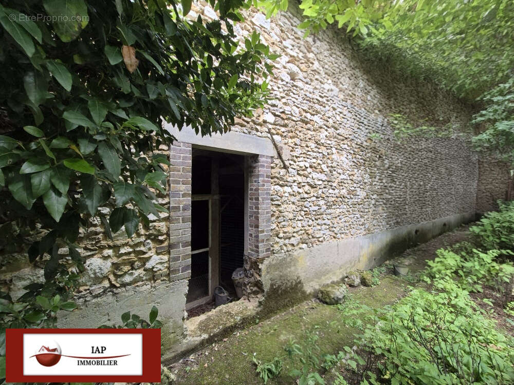 Maison ancienne de caractère avec dépendances - photo 15