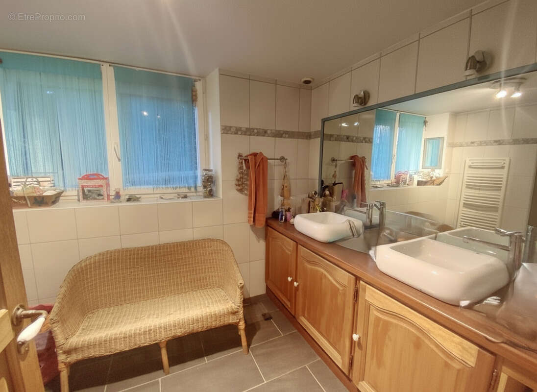 Maison à MANZAC-SUR-VERN