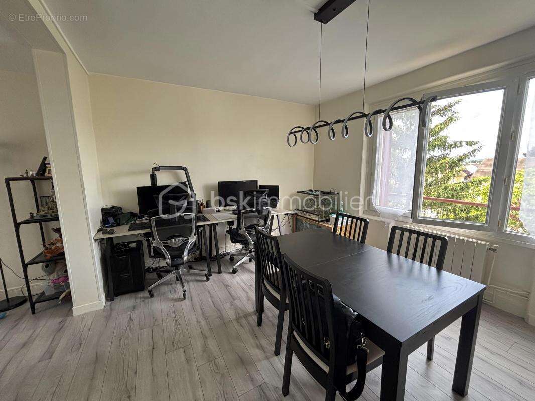 Appartement à SAINTE-GENEVIEVE-DES-BOIS