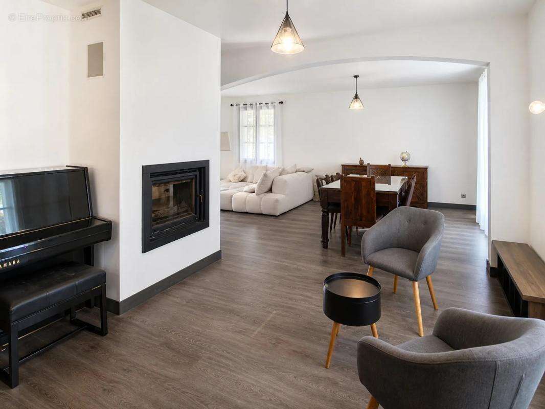 Maison de 9 pièces de 183 m² à Linars - photo 4