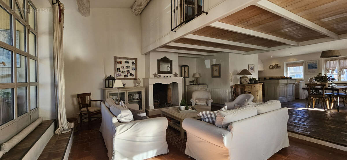 LAMBESC coup de cœur pour cette magnifique maison de village de 140 m2 avec terrasse - photo 3