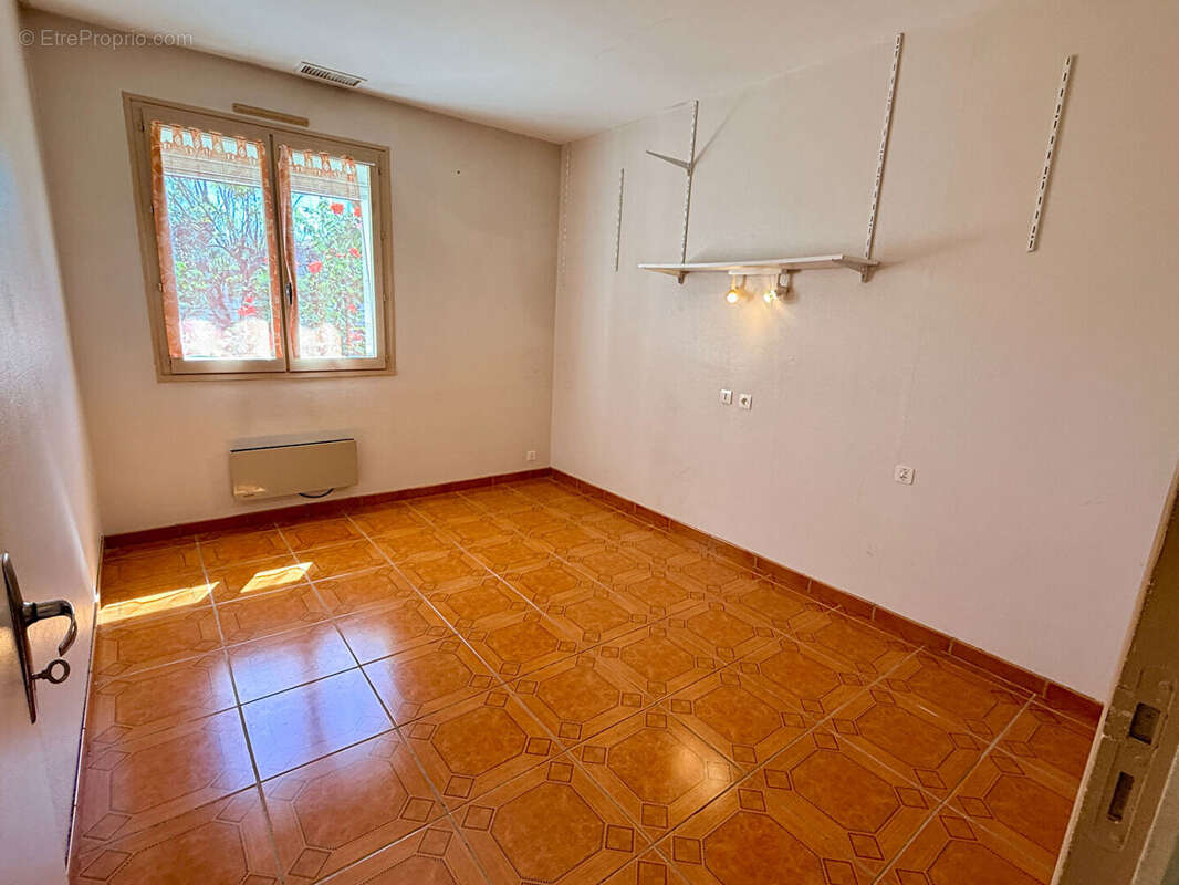 Traditionnelle 3 chambres avec garage et piscine ! - photo 9