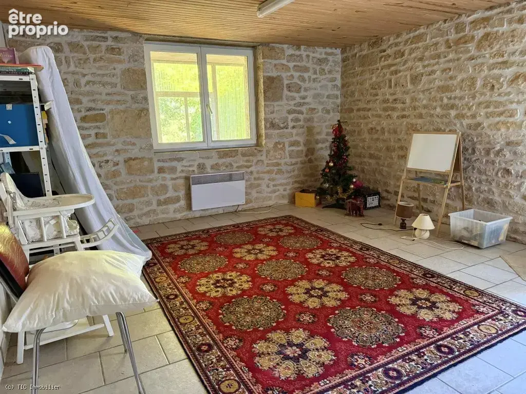 Maison Spacieuse Avec 5 Chambres et Dépendances - photo 9