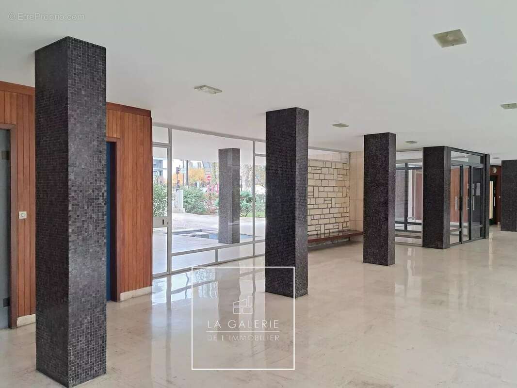 Appartement à PARIS-16E