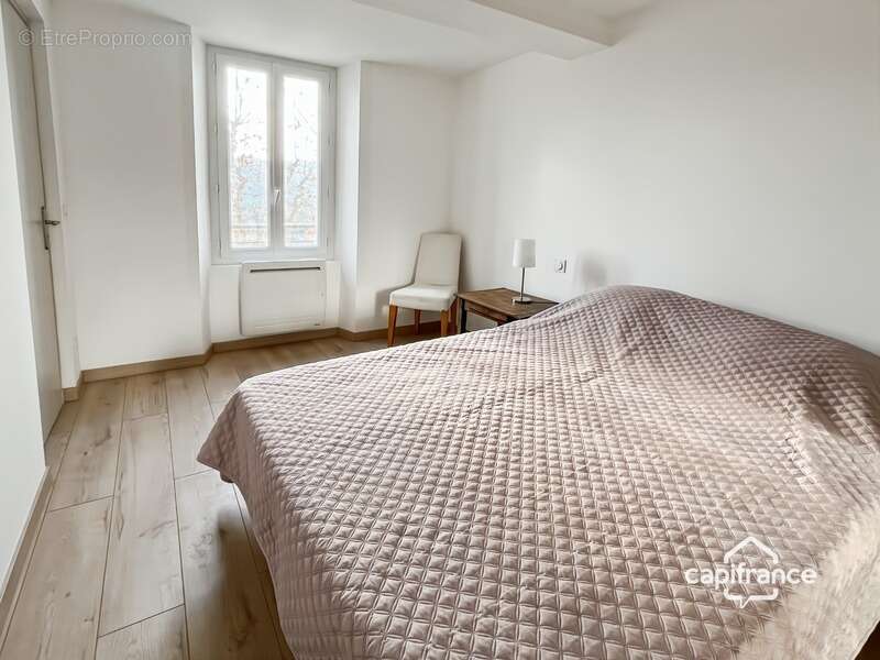 Appartement à BAGNOLS-EN-FORET