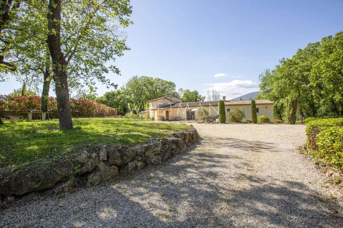 Maison à CHATEAUNEUF-GRASSE