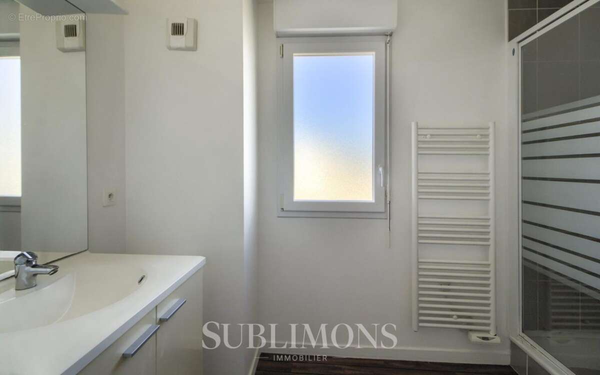 PLOEREN -- Dernier Étage Lumineux T2 de 51 m² proche Bourg av - photo 5