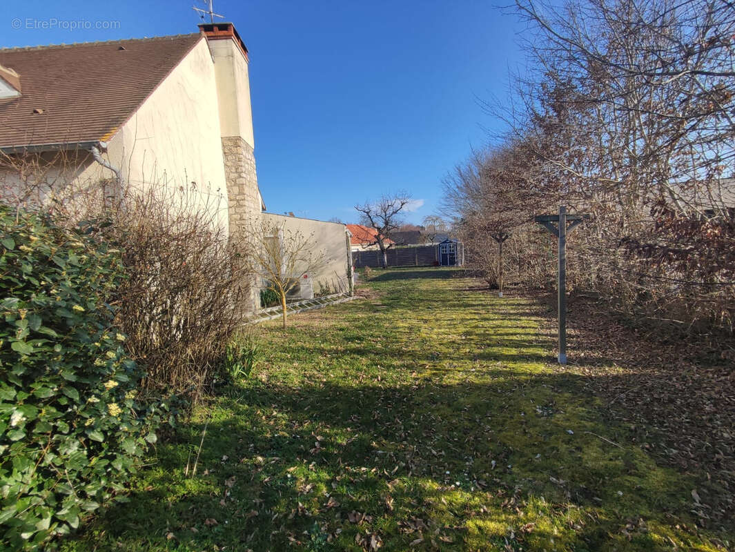 Maison à CHEVILLON-SUR-HUILLARD