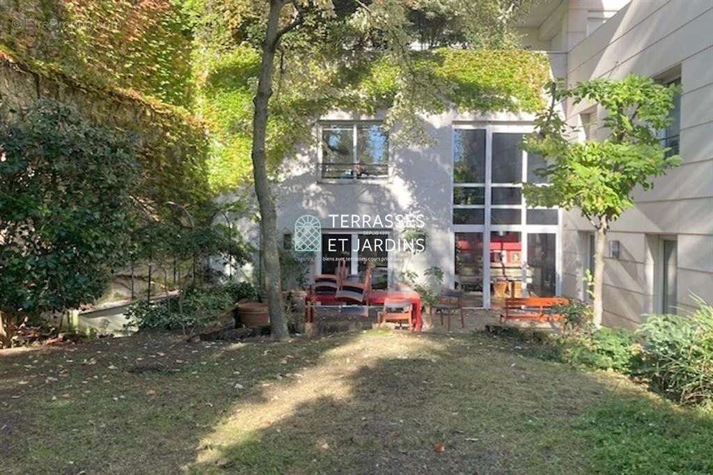 Appartement à PARIS-14E