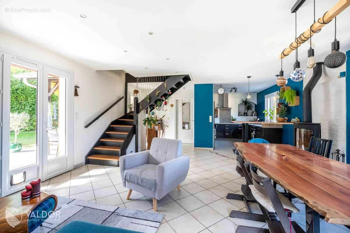 Maison à FONTAINES-SUR-SAONE