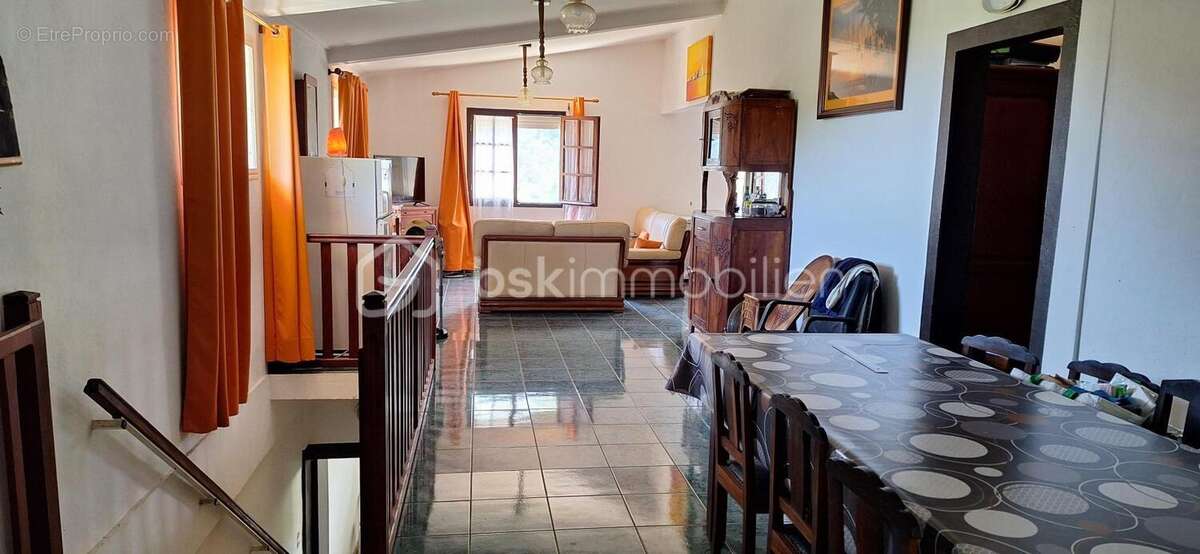 Maison à SAINTE-SUZANNE