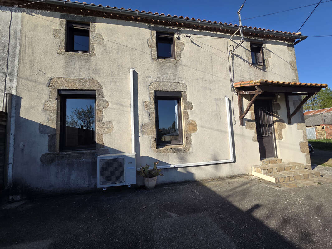 Maison à LES HERBIERS