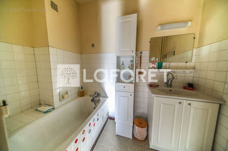 **appartement type 4  + cave + grenier - embrun - 4 pièces - photo 4