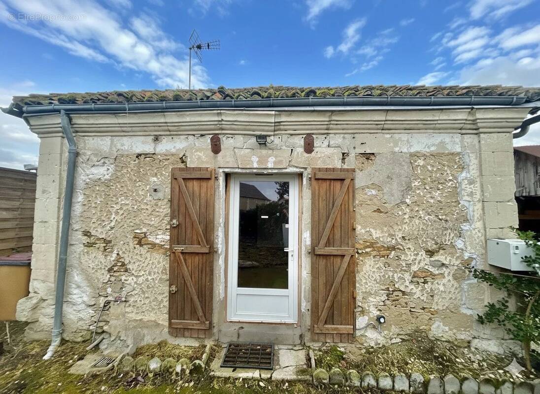 Maison à LENCLOITRE