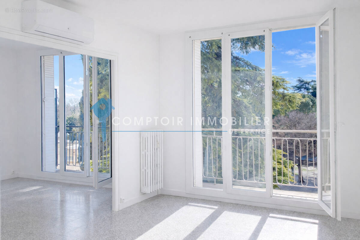 Appartement t4 (2 chambres) climatise, double vitrage, traverant, avec ascenseur, balcon, loggia, cave, parkin - photo 3