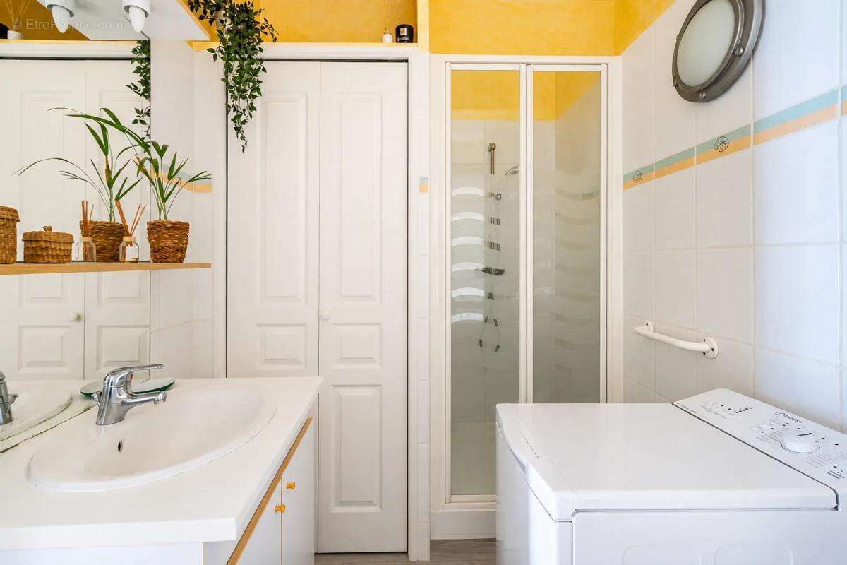 Appartement de charme 4 pièces avec bel aperçu mer au Lavandou - photo 4