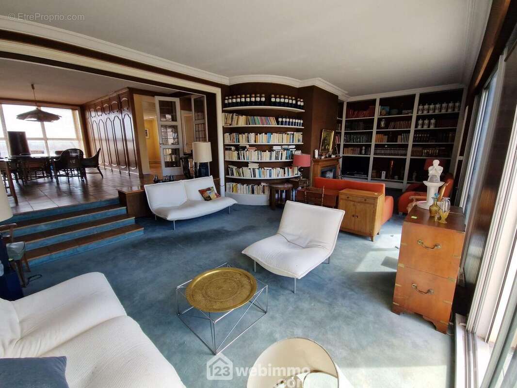 Pièce de vie de plus de 60 m² traversante - Appartement à LA ROCHE-SUR-YON
