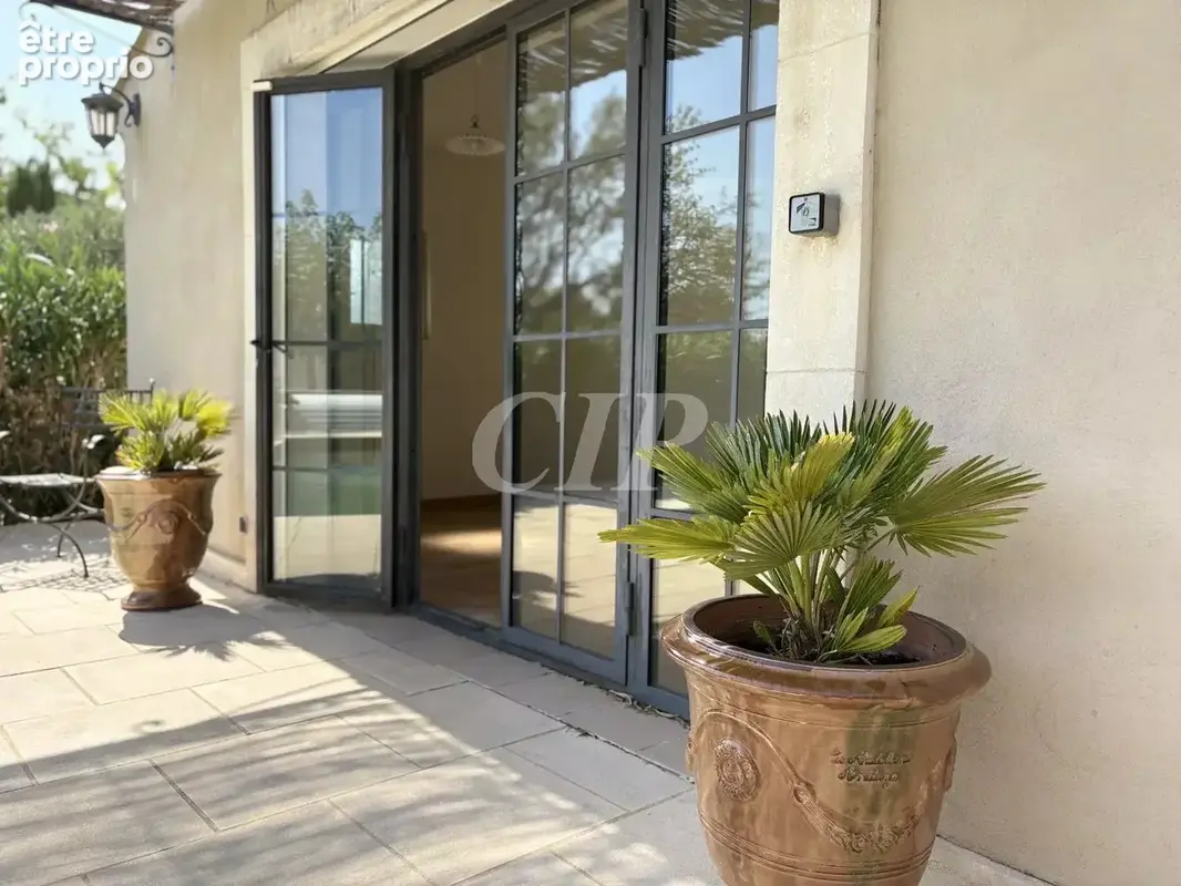 Photo Maison à Aureille au prix de 685 000€