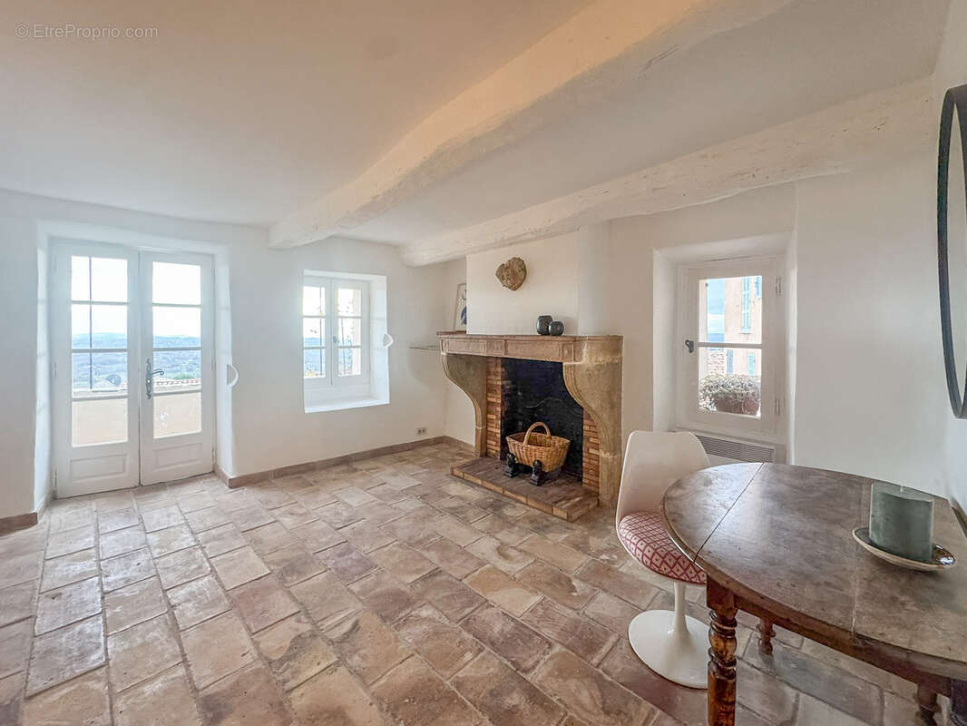 Maison à CHATEAUNEUF-GRASSE