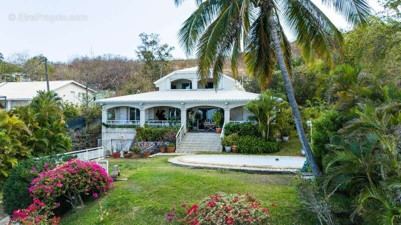 À vendre – villa d’exception avec vue panoramique sur mer et port – saint-gilles les bains - photo 2